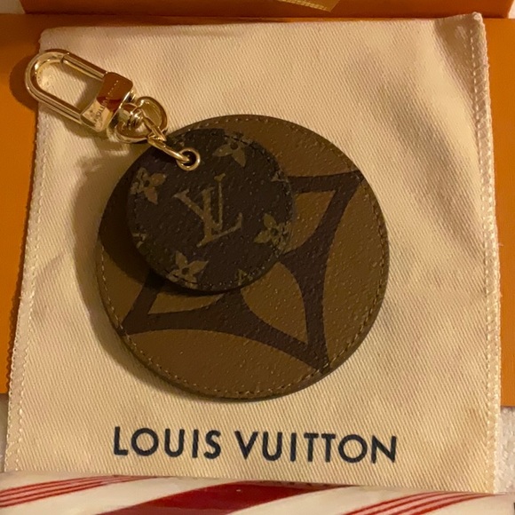 ๐ LOUIS VUITTON MONOGRAM REVERSE KEY HOLDER AND BAG CHARM ๐ - Picture 6 of 16